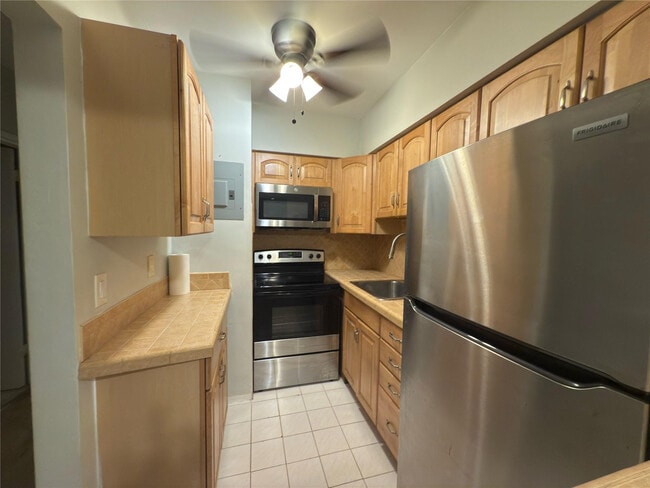 Building Photo - 600 Layne Blvd