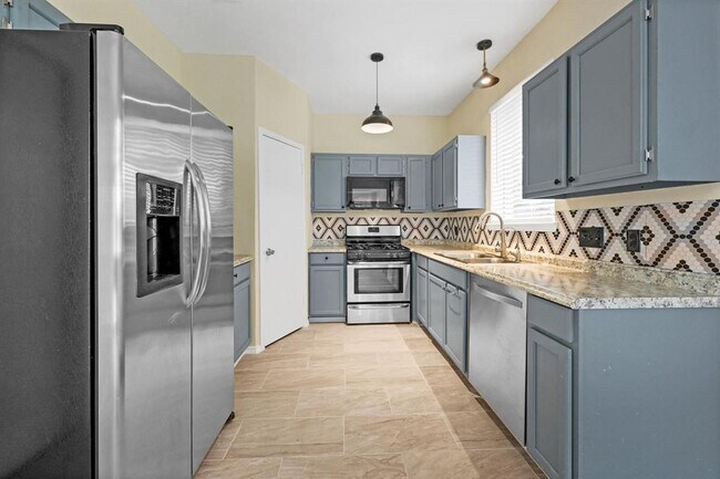 Building Photo - 8006 Summer Trail Dr