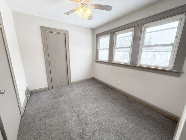 Building Photo - 1525 E 254th St