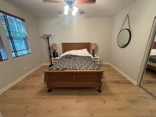 Building Photo - Spectacular 5-Bedroom Home with Private Po...