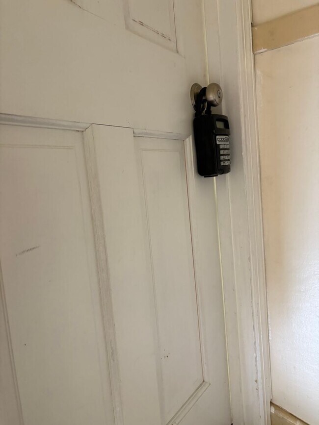 Building Photo - 15-Poplar-St