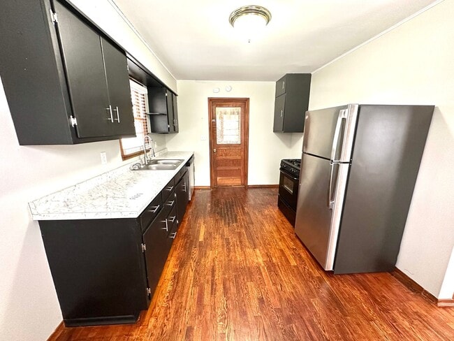 Building Photo - 3 BEDROOM 1 BATH IN JOPLIN-$1200 RENT-$1200 DEPOSIT