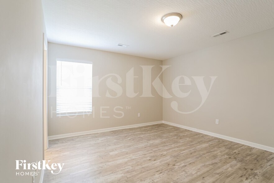 Building Photo - 1691 Eastbrook Dr N