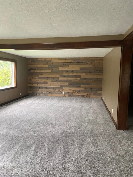 Building Photo - 1703 Skyline Heights