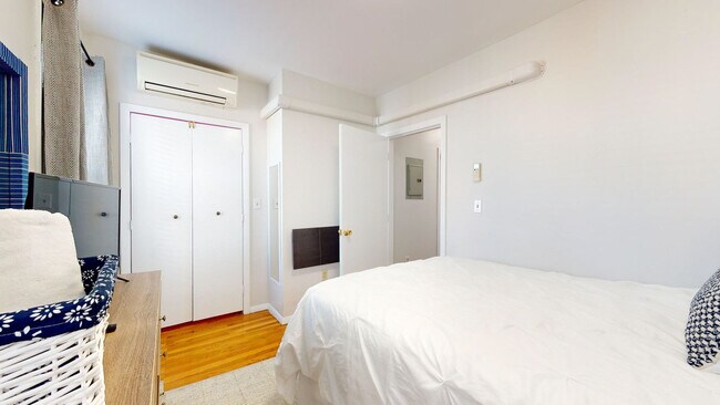 Building Photo - 1002 Tremont St