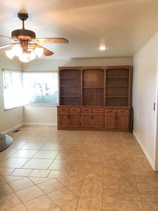 Building Photo - 3 Bedroom Home in Gilroy