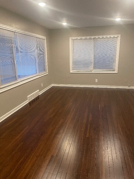 Building Photo - 5706 Pratt St