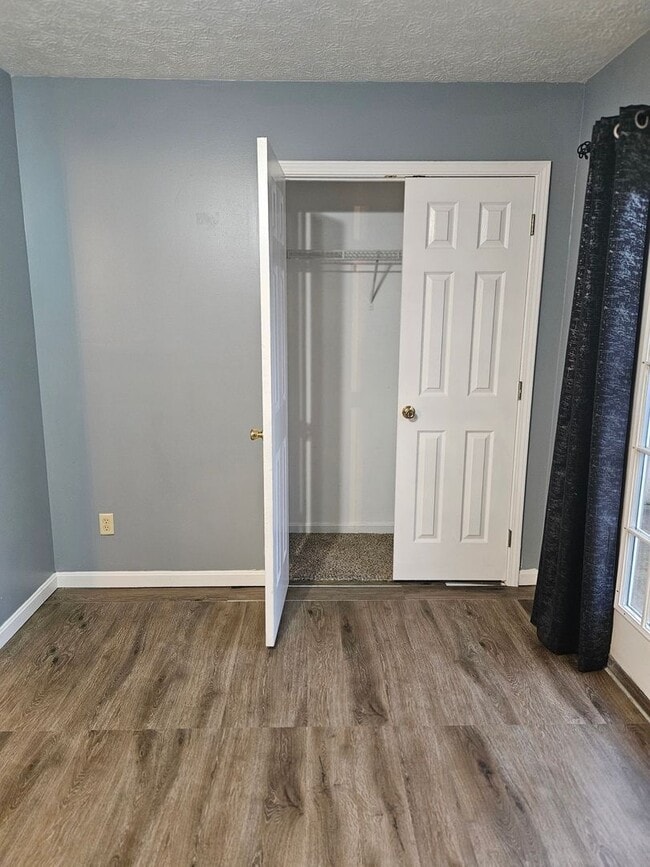 Building Photo - 104 Bitter Sweet Rd