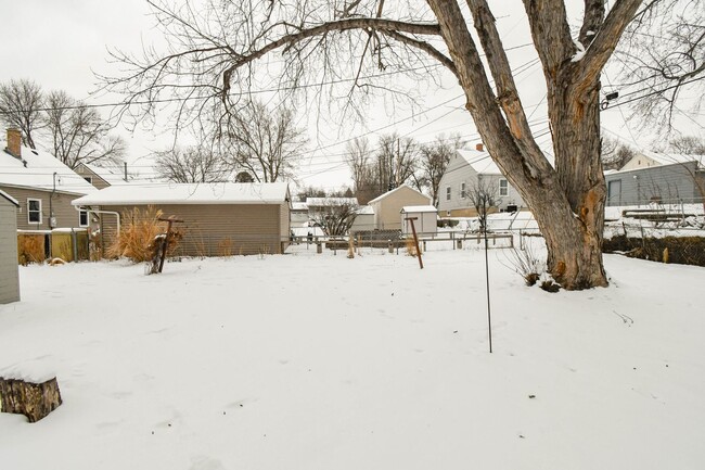 Building Photo - Charming Home in Central Sioux Falls with ...