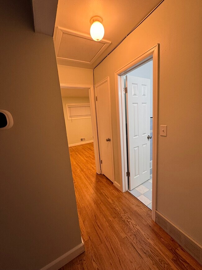 Building Photo - 10859 Murray Dr
