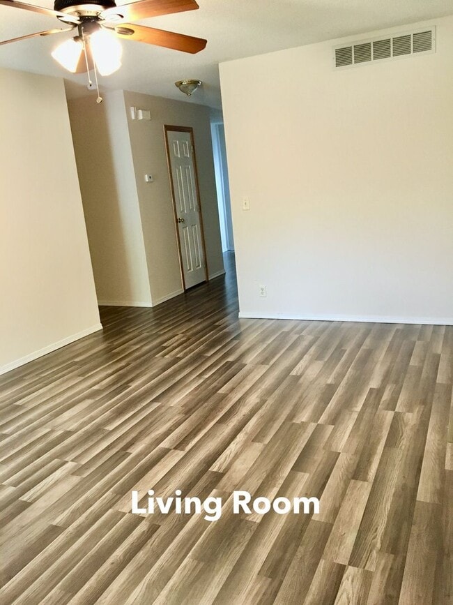 Building Photo - 1260 W Vilm Dr