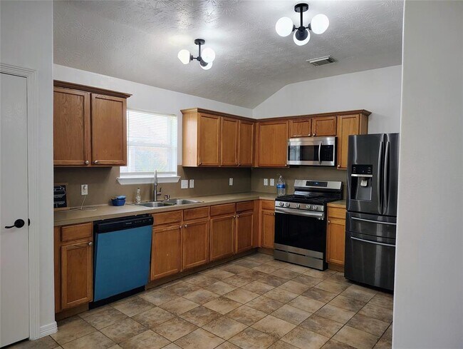 Building Photo - 21411 Forest Colony Dr