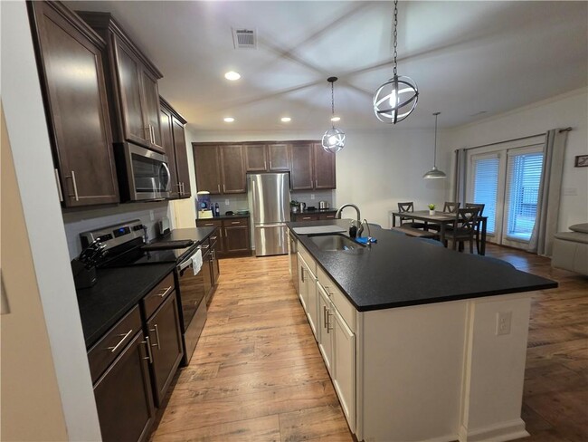 Building Photo - 5531 Garens Way