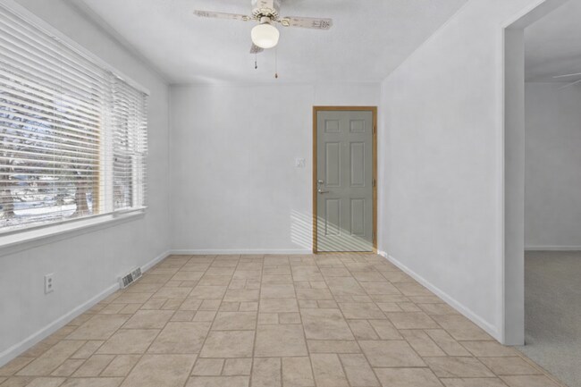 Building Photo - SUMMER SPECIAL! Beautiful 3 bedroom house on Bloomington's Eastside - Available Now!
