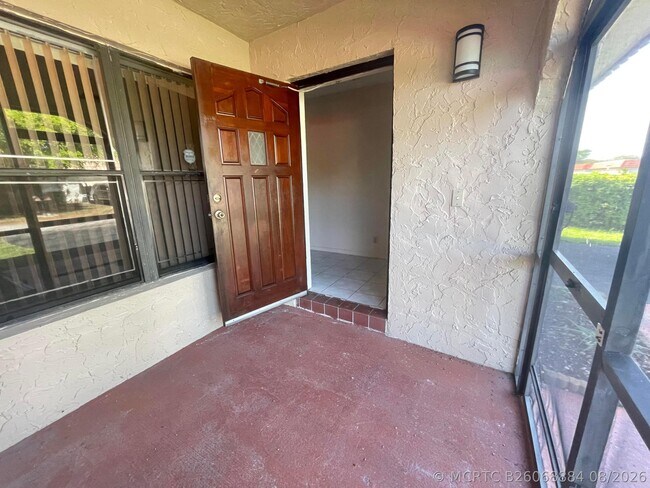 Building Photo - 7112 NW 78th Ave