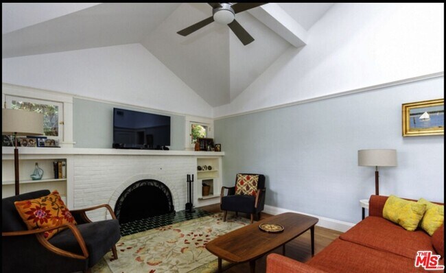 Building Photo - 652 Woodlawn Ave