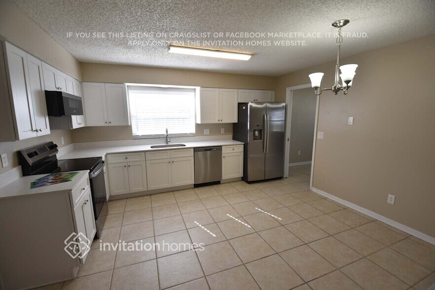 Building Photo - 112 Cottesmore Cir W