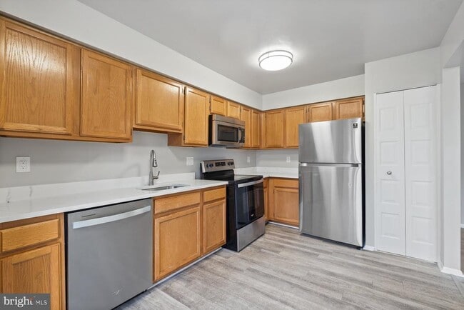 Building Photo - 3030 Piano Ln