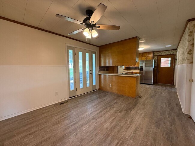 Building Photo - 2459 Middlesettlements Rd