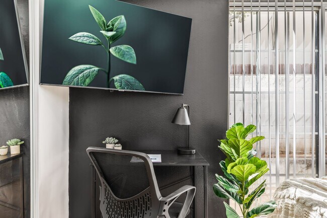 Building Photo - 10777 Ashton Ave