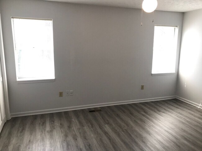 Building Photo - 2 bed/2.5 bath Unit in Sleepy Hollow!