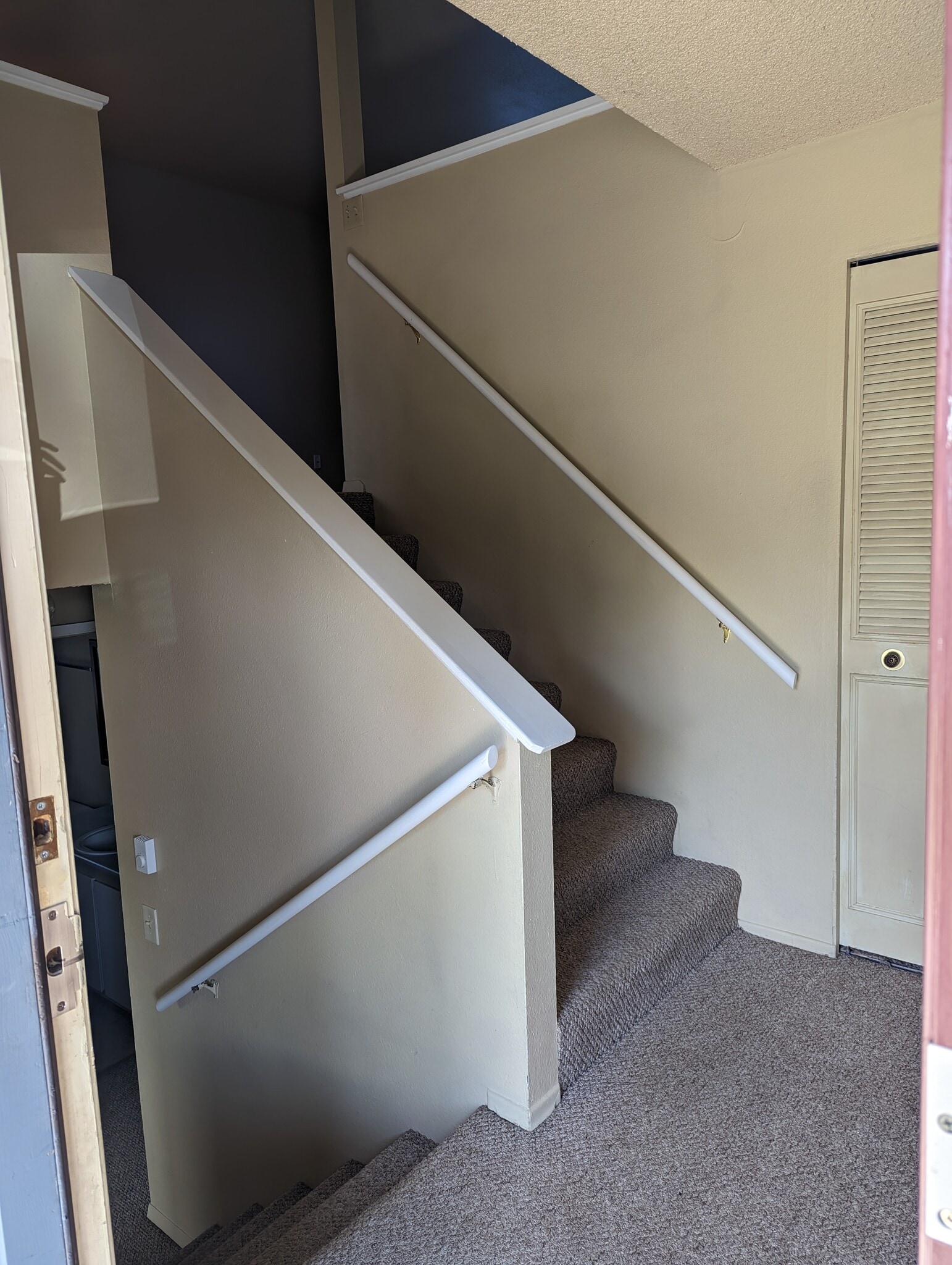 Entryway - 1122 Francis Ave