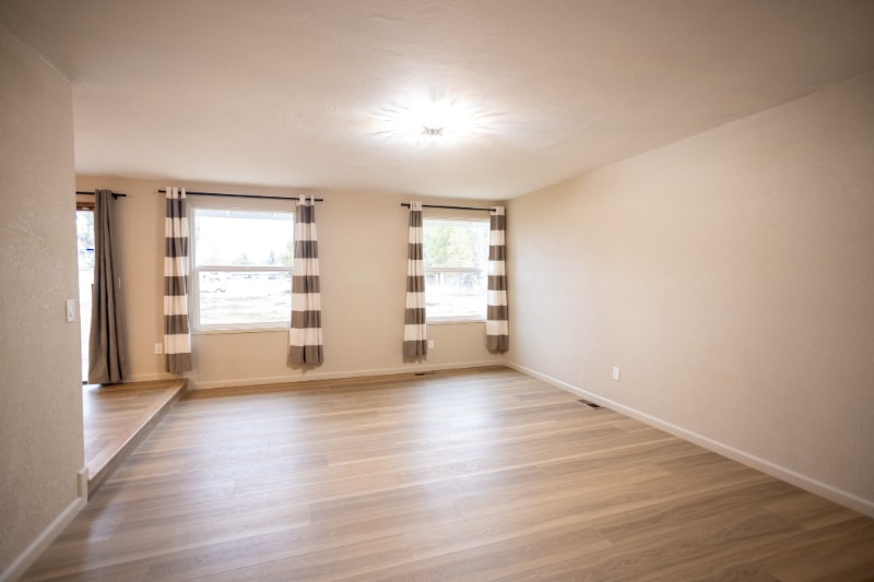 Building Photo - 5520 Valleyview Ln