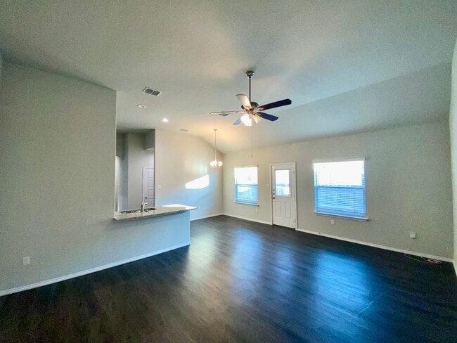 Building Photo - Luxury Duplex 3/2 in New Braunfels