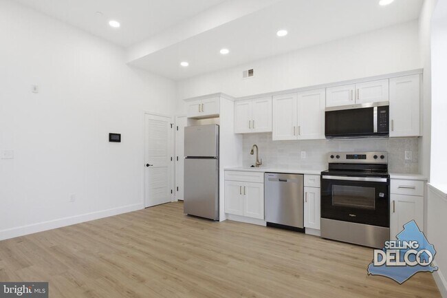 Building Photo - 100 W Front St