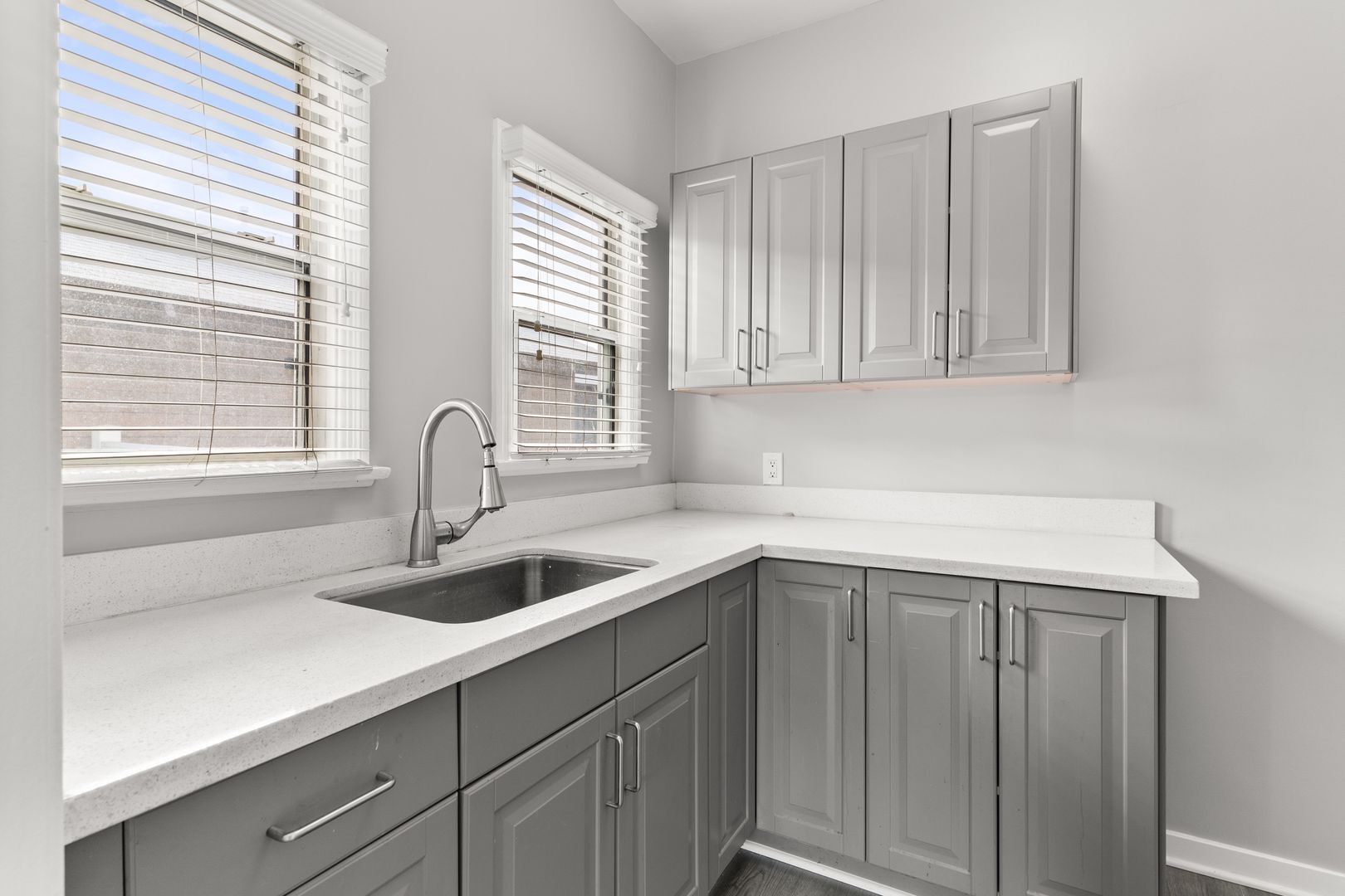 Building Photo - 1115 E Broadway