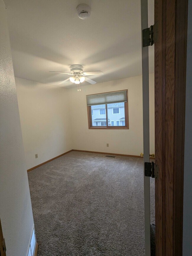 Building Photo - 1621 Underhill Dr