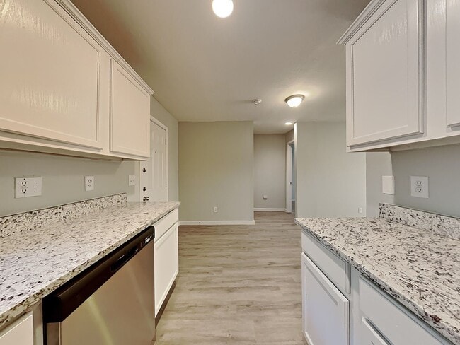Building Photo - Remodeled 4-Bed, 2-Bath Home with Fenced Backyard in Mesquite, TX