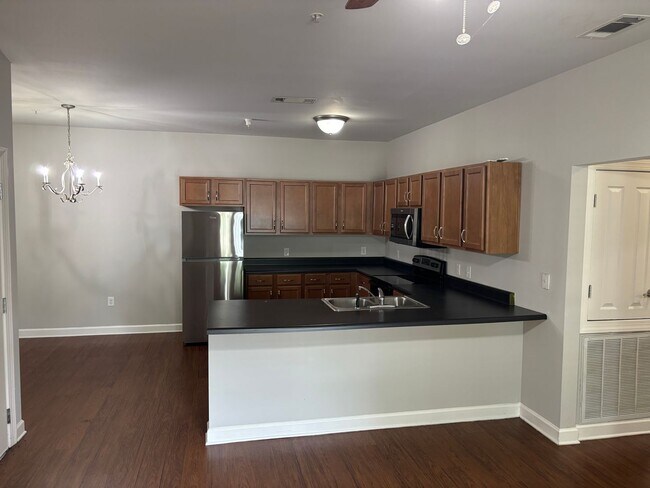 Building Photo - 2 Bedroom, 2 Bath condo in Oxford