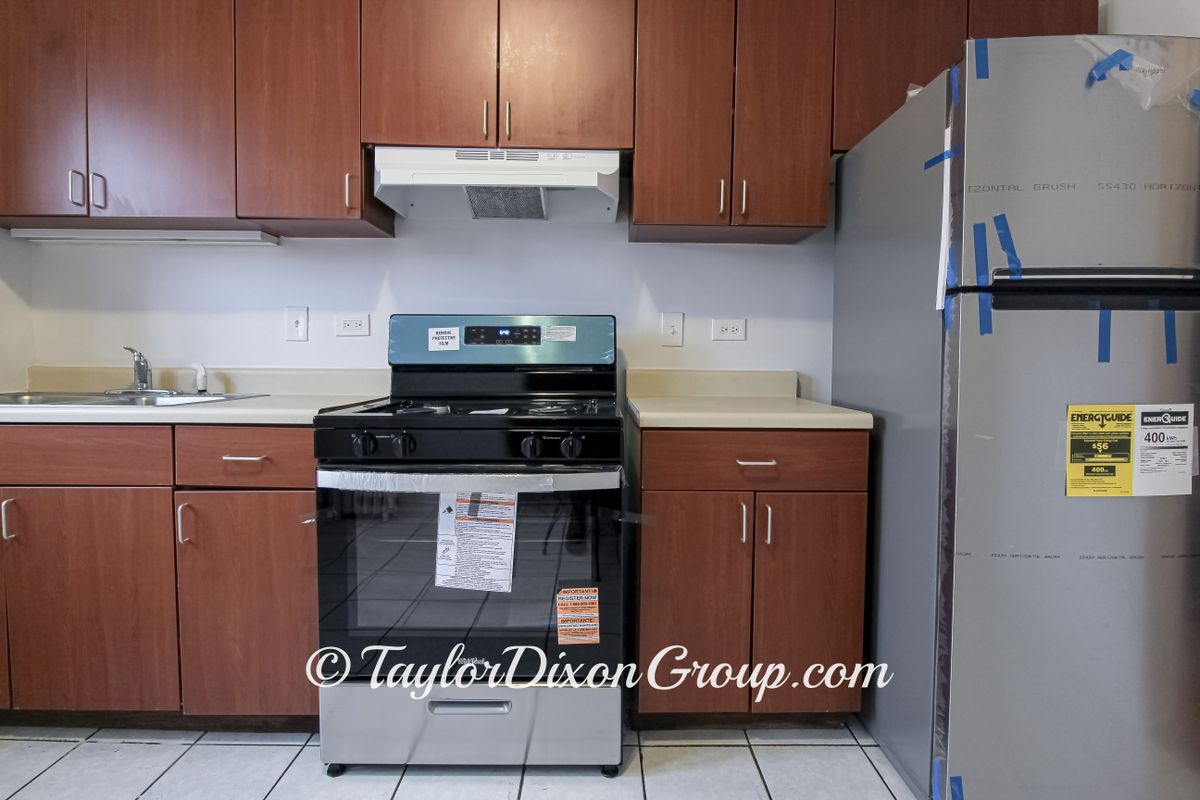 Building Photo - 4033 W Gladys Ave