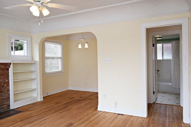 Building Photo - University Heights- Charming 2BR 1BA Craft...