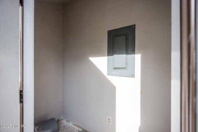 Building Photo - 125 Pirates Rd