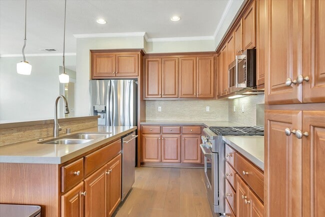 Building Photo - WOW! GREAT HOME! Mountain View!