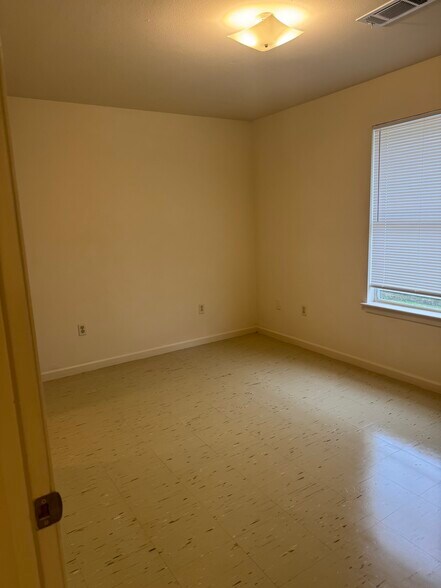 Building Photo - 2731 Huey P Long Ave
