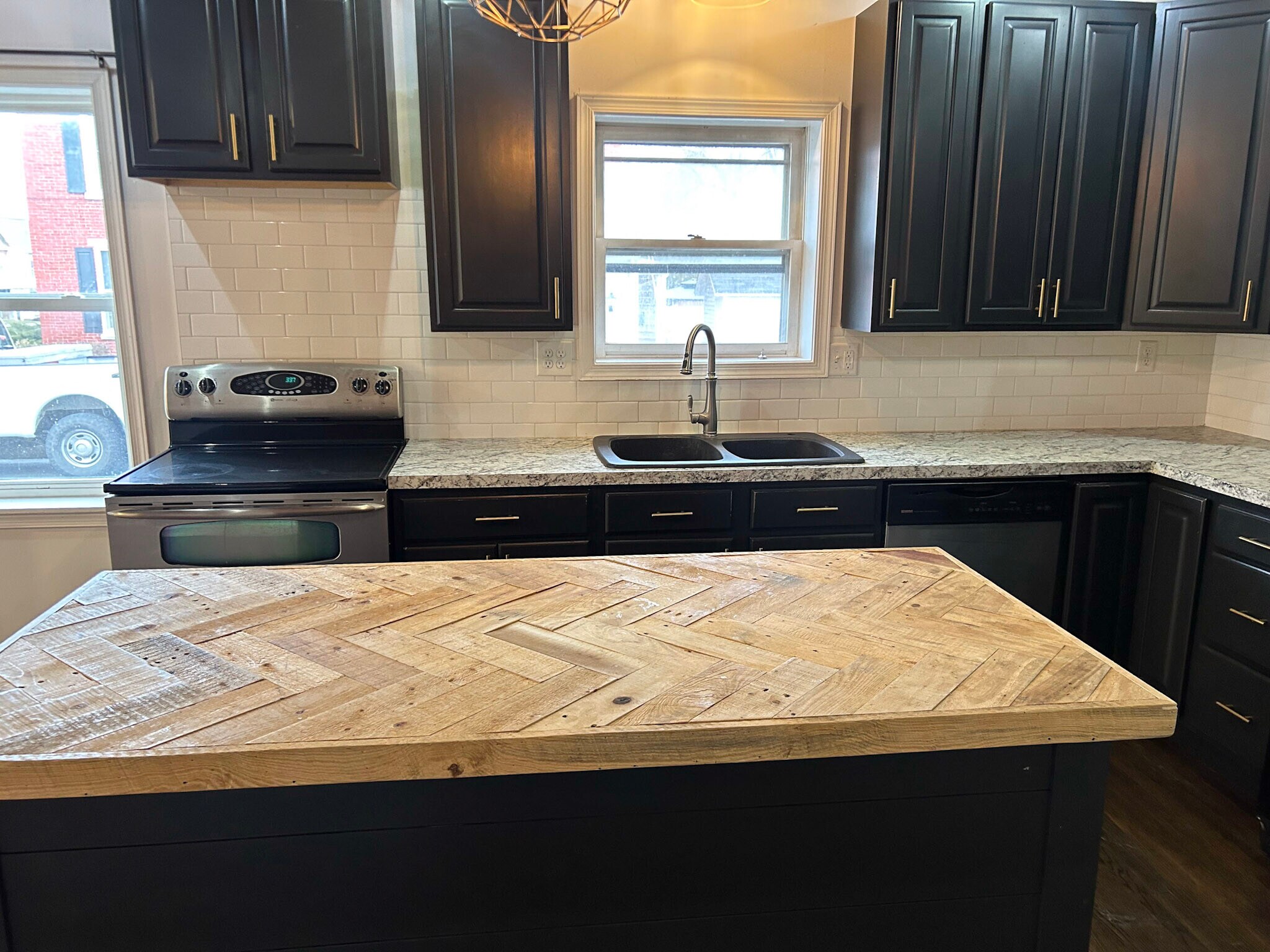 Building Photo - 302 S State St