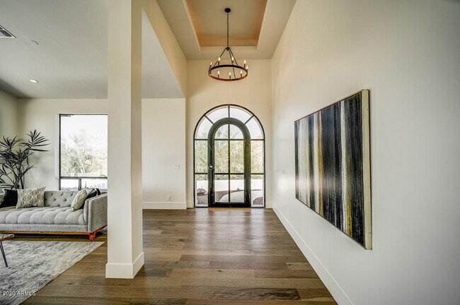 Building Photo - 301 E Jomax Rd