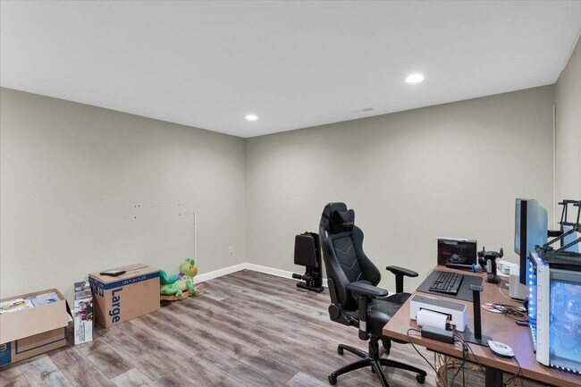 Building Photo - 2 story 4 bedroom 3.5 bath