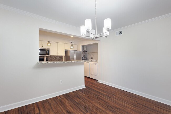 Building Photo - Spacious 2/2 Condo w/ Pool and Onsite Golf Course!