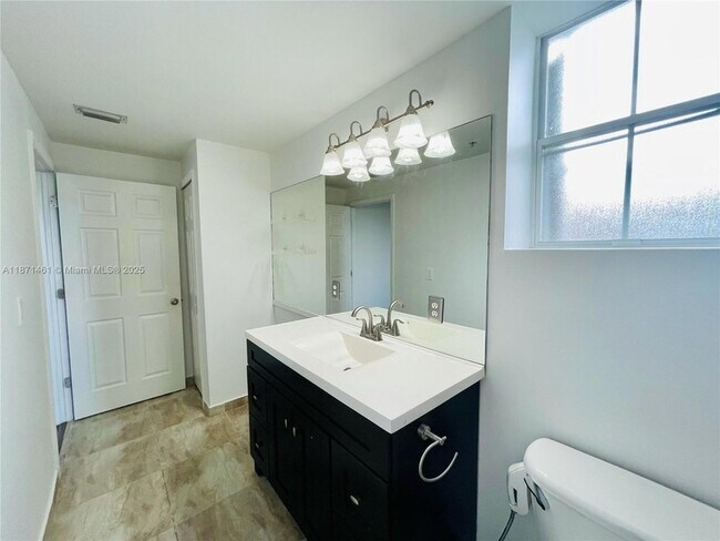 Building Photo - 6560 NW 114th Ave