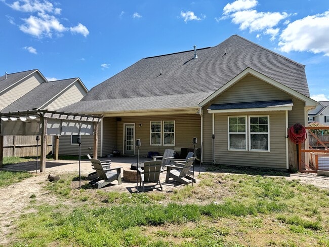 Building Photo - 703 Stagecoach Dr