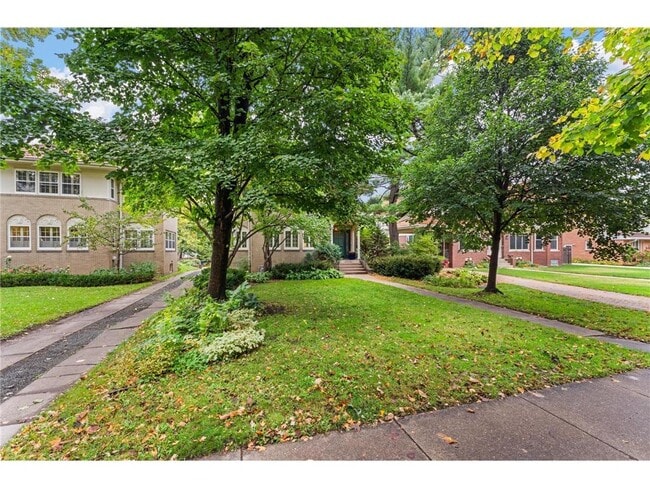 Building Photo - 1501 Summit Ave