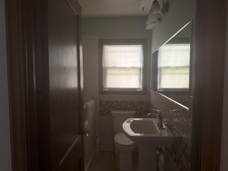 Building Photo - 50 S Washington St