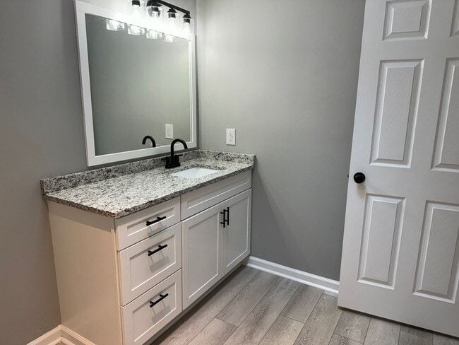 Building Photo - One Bedroom Ranch Home in Denver