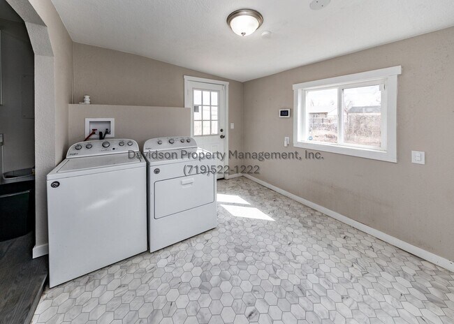 Building Photo - 1309 Florence Ave