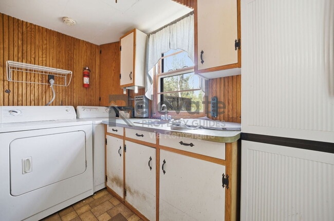 Building Photo - 9002 Michaux Ln