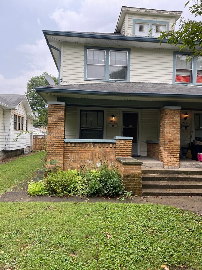 Primary Photo - 815 N Riley Ave